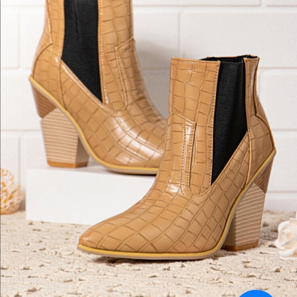 Faux alligator skin boots - Picture 1 of 3